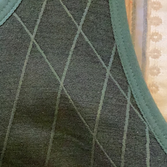 Sold elsewhere Seamless sport bra green color brand new size XL (16-18) - Picture 2 of 9